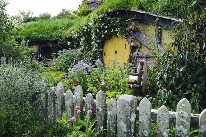Hamilton Gardens & Hobbiton Exclusive Luxury Day Tour From Auckland - An In-Depth Look at the Tour
