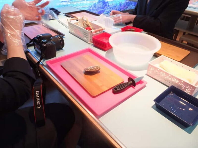Hands-on Pearl Harvesting Workshop! - The Experience’s Pros and Cons
