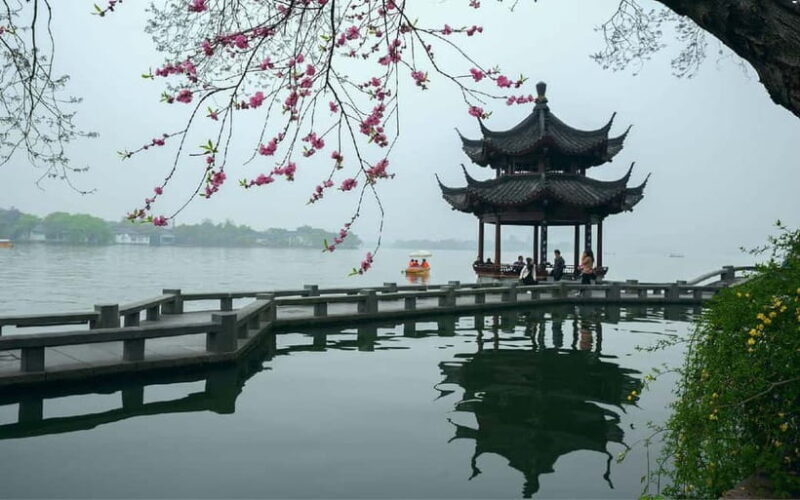 Hangzhou Highlights: West Lake, Silk Culture & Art Workshop - Exploring West Lake: The Heart of Hangzhou
