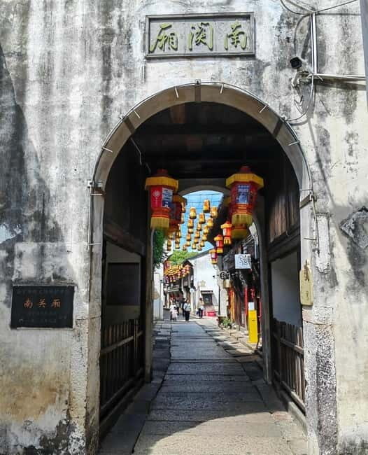 Hangzhou to Haining: Tide Park, Folk Museum & Shadow Puppet - Wandering through Ganhe Street & Xu Zhimo’s Residence