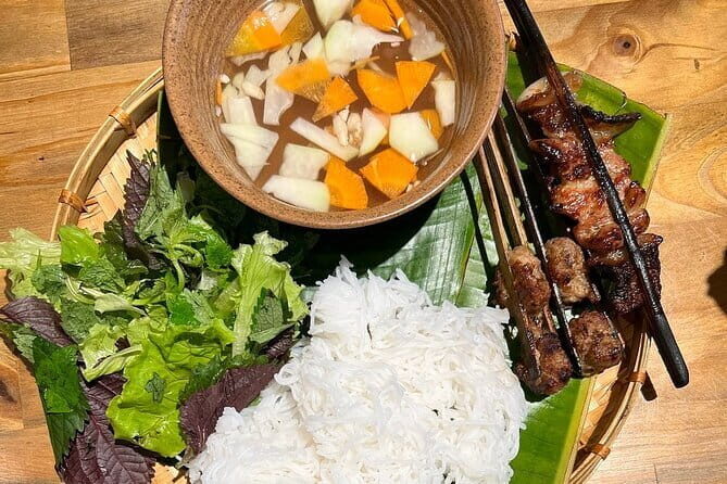 Hanoi Customized Street Food Walk with Train Street Experience - An In-Depth Look at the Tour Experience
