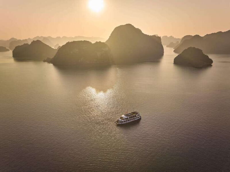 Hanoi: Halong Bay Cruise, Amazing Cave, Titov Island & Kayak - How the Experience Comes Together