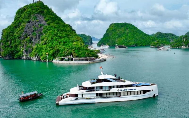 Hanoi : Halong Bay Luxury 5-Star Cruise with Jacuzzi & Lunch - Cruising Ha Long Bay: The Scenic Heart