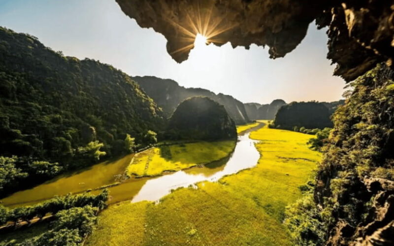 Hanoi: Hoa Lu and Trang An Day Tour with Lunch - Key Points