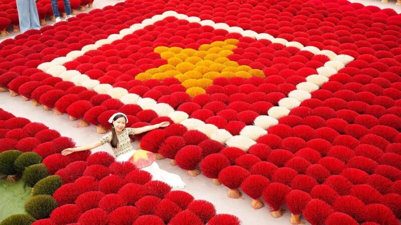 Hanoi: Incense Village, Conical Hat and Knife-Making Tour - Chuong Conical Hat Village: Crafting Tradition