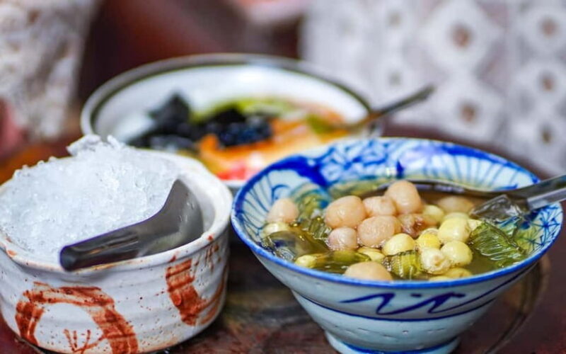 Hanoi: Old Quarter Evening Food Tour with Local Market Visit - Key Points