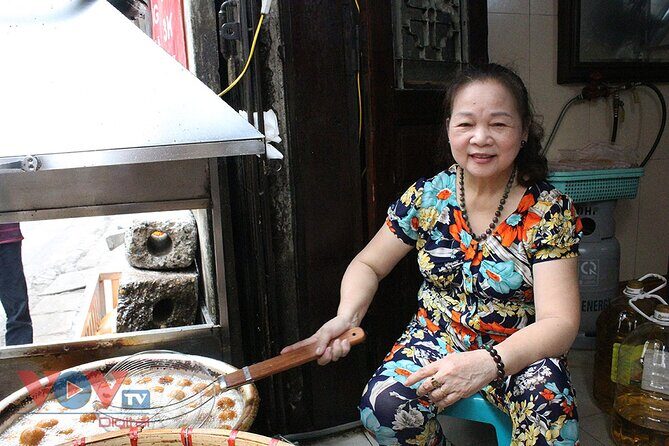 Hanoi Old Quarter Street Food tour with 12 plus tastings - Practicalities and Considerations
