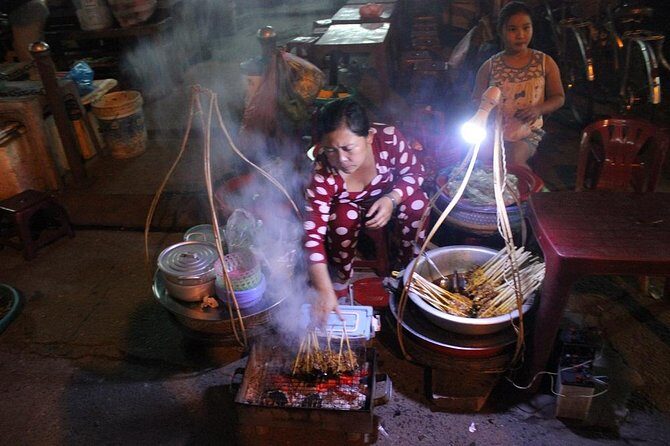 Hanoi Private Tour: Hoa Lo Relic, Train Street, All Highlights - Presidential Palace and Ho Chi Minh’s Stilt House