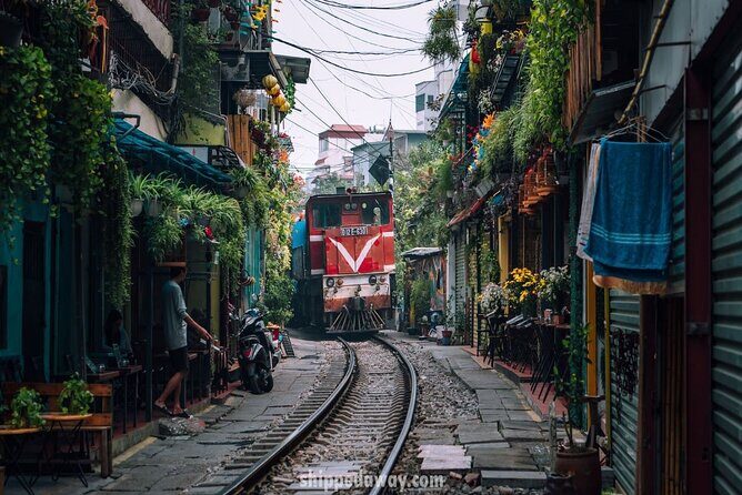 Hanoi Private Tour: Hoa Lo Relic, Train Street, All Highlights - Finish at the Hanoi Opera House