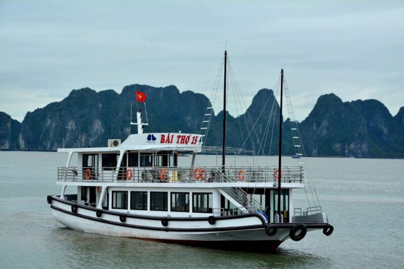 Hanoi: Roundtrip Halong Bay Islands, Caves, Kayaking & Lunch - A Practical Look at the Hanoi: Roundtrip Halong Bay Islands, Caves, Kayaking & Lunch Tour