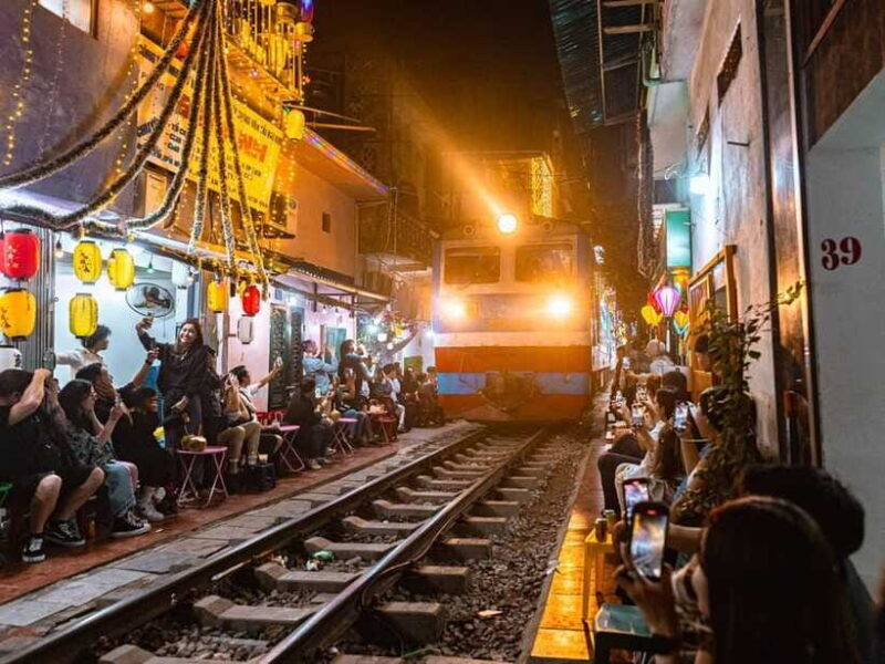 Hanoi: Short tour with a local friend and Train Street visit - Key Points