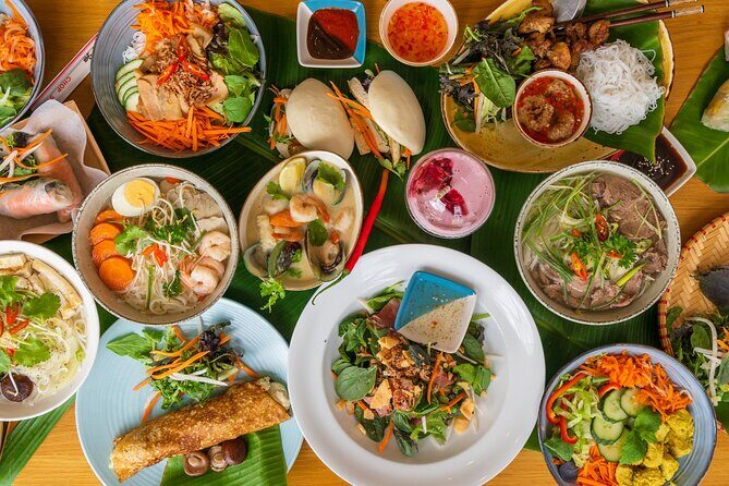 Hanoi Street Eats Evening Small Group Tour - Key Points
