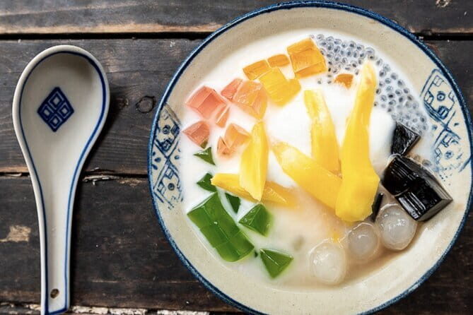 Hanoi Street Food Tour with egg coffee making - Group Size and Logistics