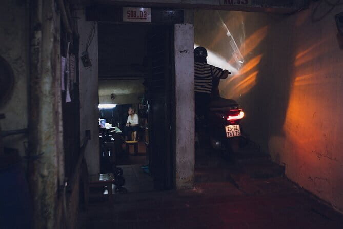 Hanoi Street Photography in a Vintage Community - What to Expect: A Closer Look at the Itinerary