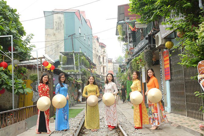 Hanoi: Tradditional Ao Dai & Non La Rental - Step into Hanoi’s Heart with the Ao Dai & Non La