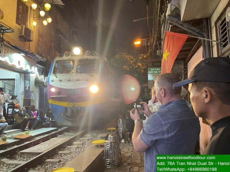 Hanoi Train Street +Best Street Food eating in old quarter - Price and Value