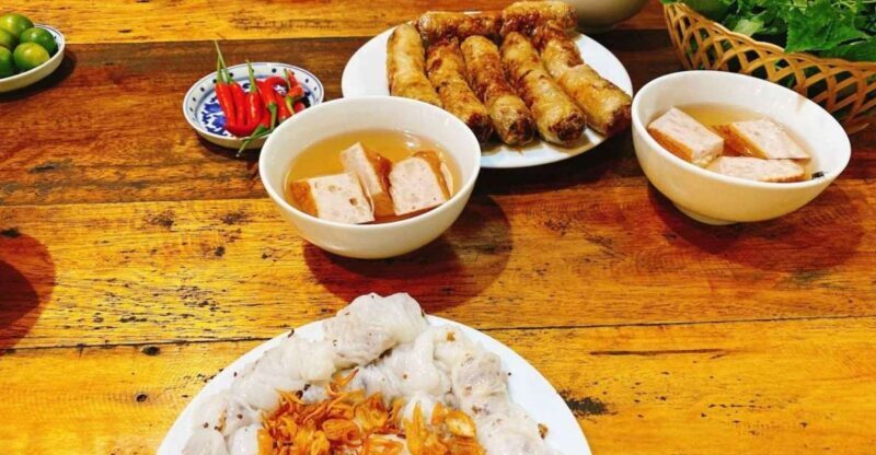 Hanoi: Walking Street Food Tour Small Group with Local Guide - Key Points