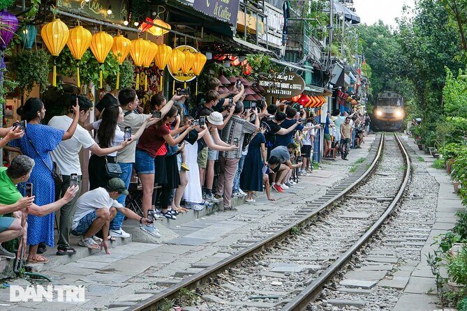 Hanoi Walking Street Food Tour with Train Street - Key Points
