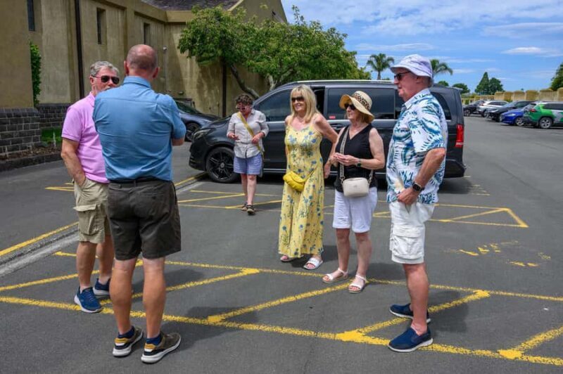 Hawkes Bay: Half-Day Wine Tour with Tastings and Cheeseboard - What to Expect at Each Stop