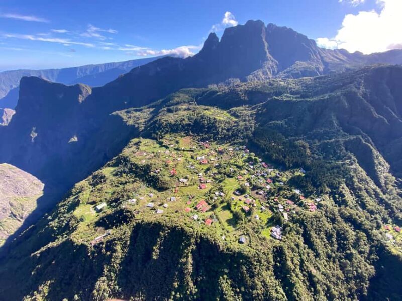Helicopter flight over the waterfalls and basins of Reunion Island with lunch - Who Will Love This Experience?