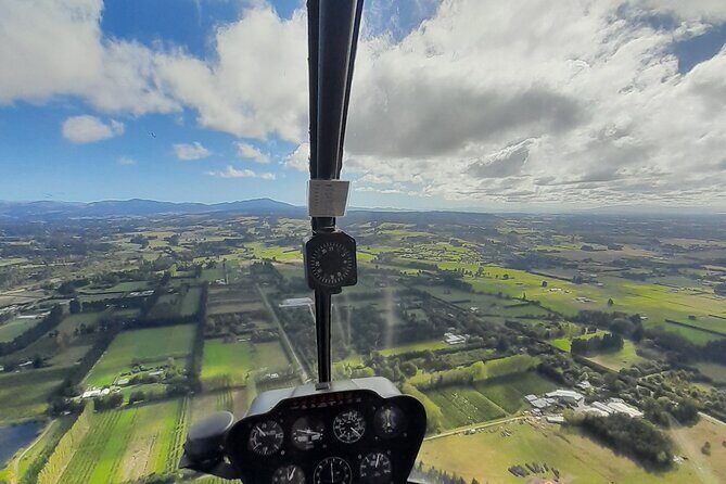 Helicopter trial Flight. Have a go at being the pilot - An Honest Look at the Helicopter Trial Flight Experience