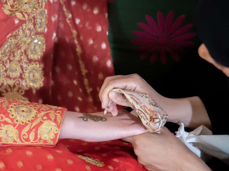 Henna Experience in Khasab - A Closer Look at the Henna Experience in Khasab