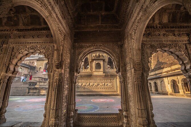 Heritage and History: Maheshwar Day Tour from Indore - Maheshwars Majestic Fort