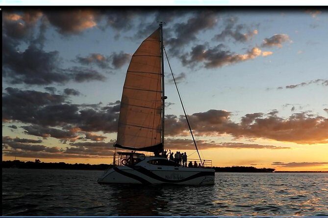 Hervey Bay Champagne Sunset Sail - What Makes This Tour Stand Out?