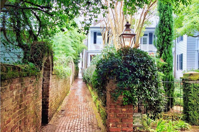 Hidden Alleyways and Historic Sites Small-Group Walking Tour - What To Expect: An Engaging, Educational Walk