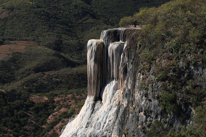 Hierve el Agua, Mitla, Tule, Teotilán and Mezcal factory - How the Tour Starts