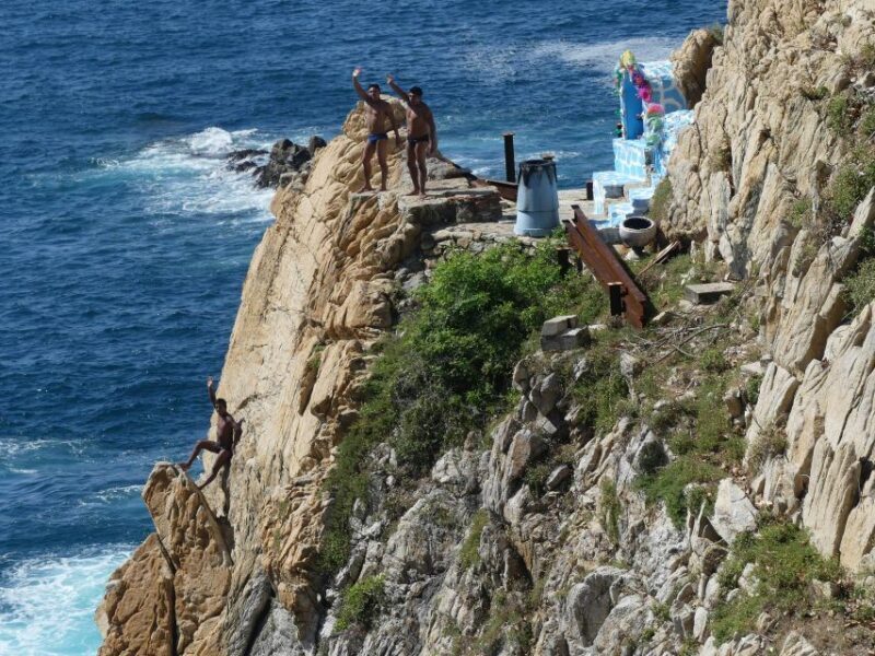 *High Cliff Diver Show & Round Trip Transportation - Practical Tips for Visitors