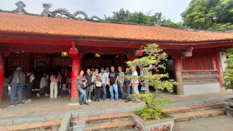 Highlight Hanoi city tour with train street. - Key Points