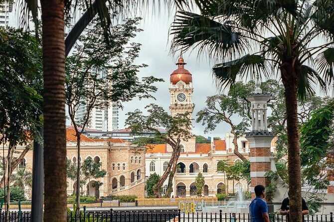 Highlights & Hidden Gems With Locals: Best of Kuala Lumpur Private Tour - Authenticity and Local Flavor