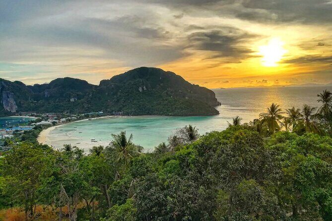Highlights of Phi Phi Islands - Maya Bay: The Famous Filming Location (and Its Drawbacks)