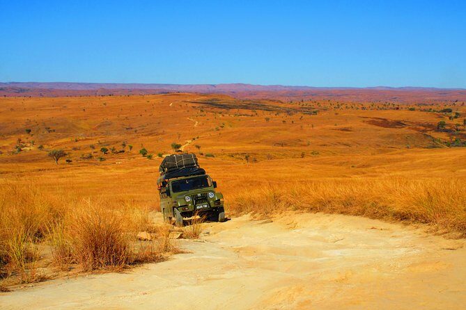 Hiking Tours Madagascar - Days 8-9: The Isalo National Park