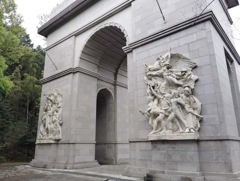 Himeji: Explore Taiyo Parks Hidden Castle & World Landmarks - Exploring Taiyo Park: A Mini World Tour