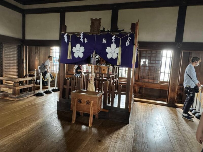 Himeji: Himeji Castle Guided Tour UNESCO Heritage - The Guided Experience: A Closer Look