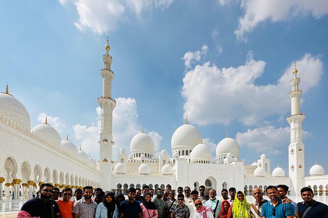 Hire a Van 12 Seater for Abu Dhabi trip - Key Points