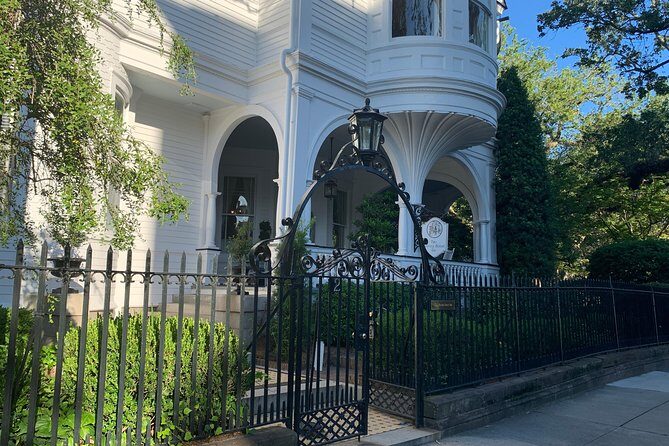 Historic Charleston Walking & Storytelling Tour - Who Should Consider This Tour?