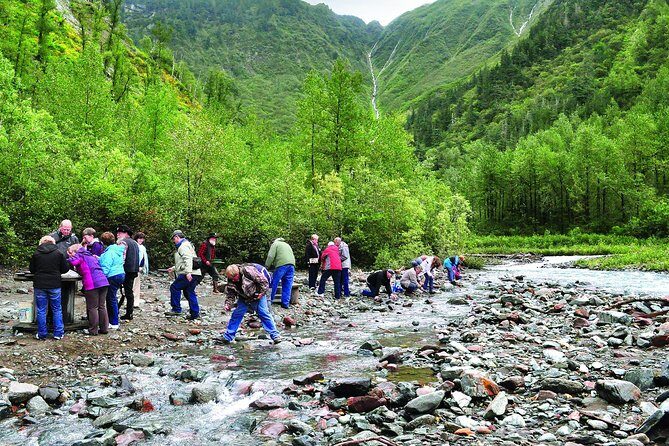 Historic Gold Panning Adventure & Salmon Bake - Key Points