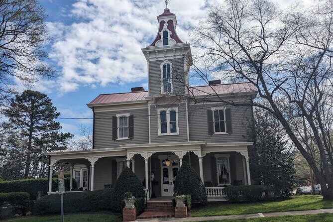 Historic Oakwood: History & Architecture Tour - A Closer Look at the Experience