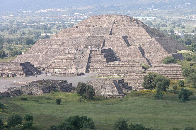 Historical downtown Mexico City & Teotihuacan Pyramids Mezcal tasting - The Experience: What You Can Expect
