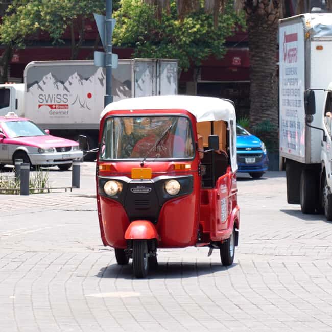 Historical Tour in Tuktuk Roma Condesa - Key Points