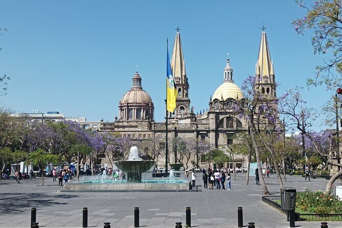 History and Murals: Walking Tour Guadalajara - Murals, Markets, and Local Flavors