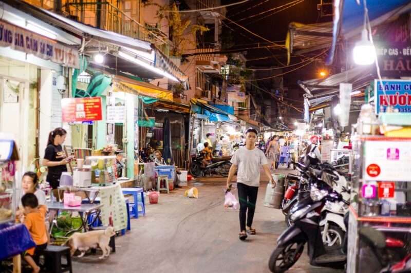 Ho Chi Minh City: Private Street Food Evening Walking Tour - Discovering the Flavors of Ho Chi Minh City