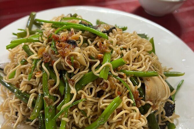 Ho Chi Minh City Street Food Private Tour With Funny Students - What to Expect from the Food and Drinks