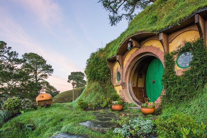 Hobbiton Movie Set Banquet Experience Private Tour From Auckland - An In-Depth Look at the Experience