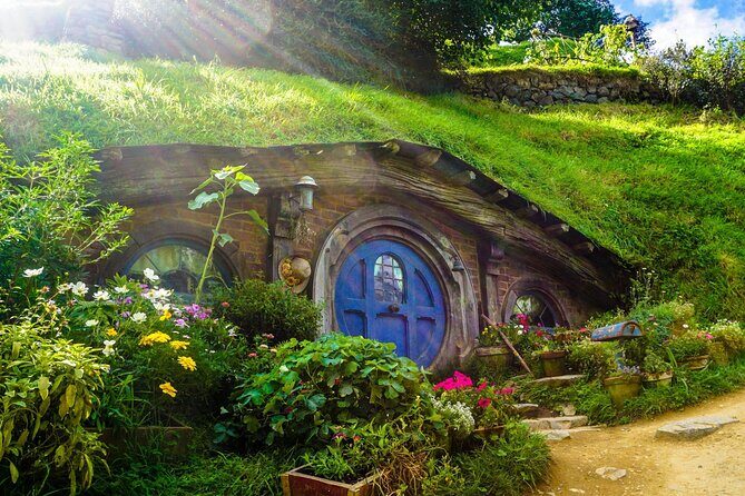 Hobbiton Movie Set Tour from Auckland  Private Ultra-Luxury - What’s Not to Love?