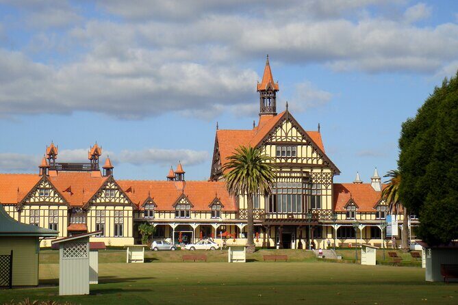 Hobbiton & Rotorua Small Group Tour from Auckland - FAQ