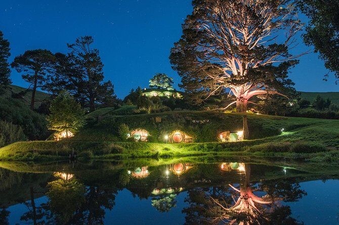 Hobbiton & Waitomo Caves Small Group Tour from Auckland inc Lunch - Lunch in Otorohanga: Tasting Local Flavors